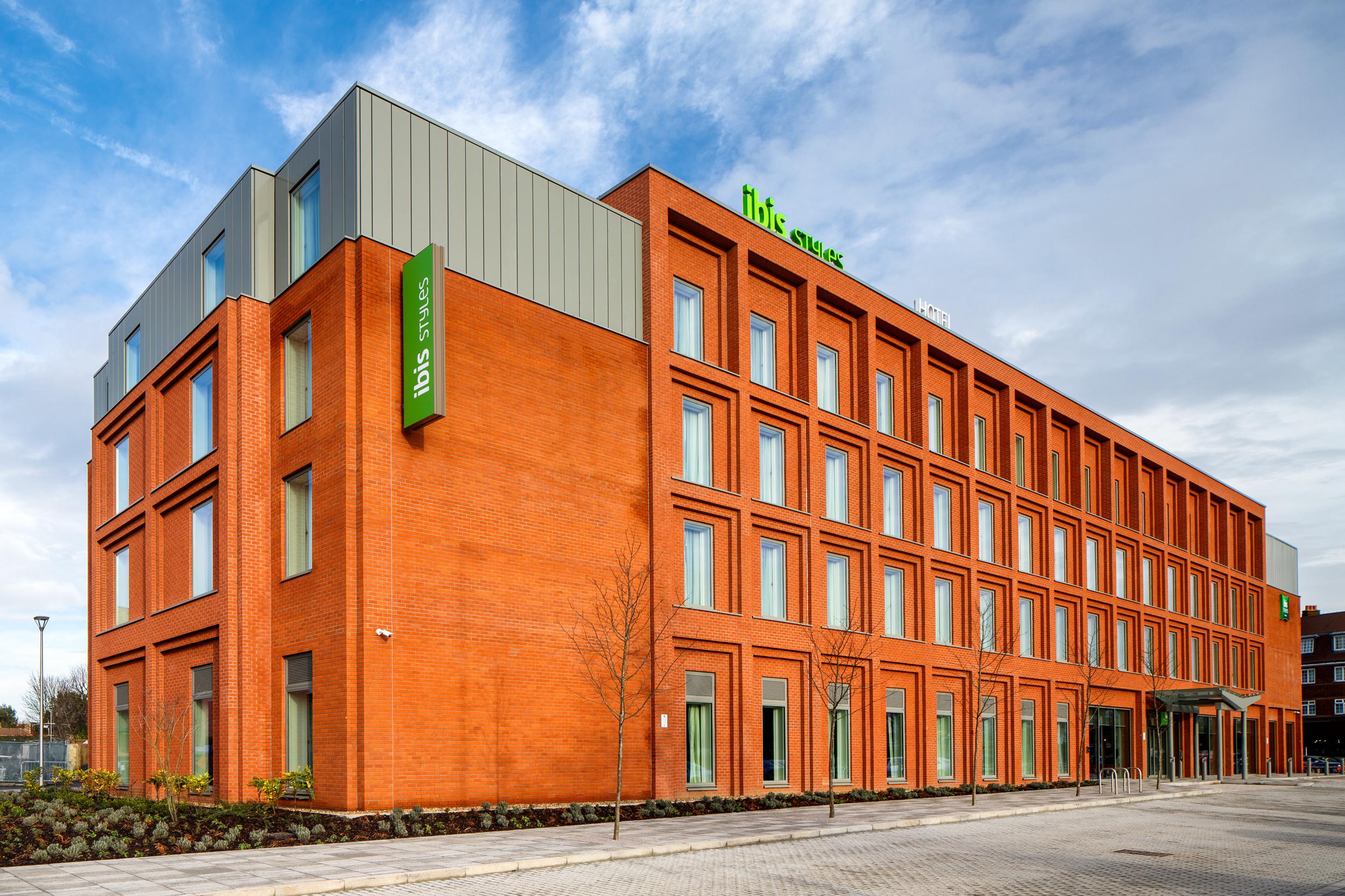 Ibis Styles London Heathrow East Hotell Hounslow Exteriör bild