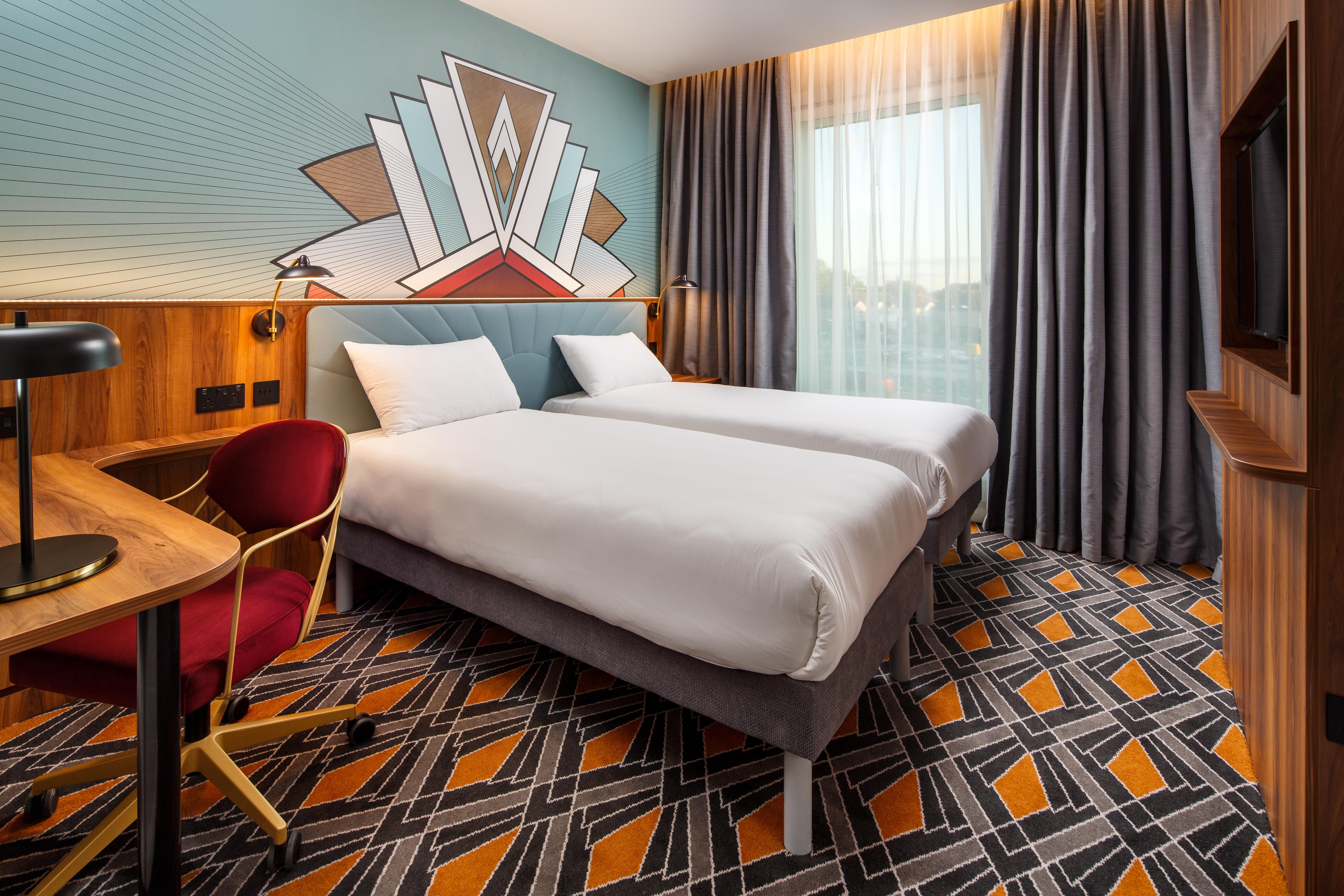 Ibis Styles London Heathrow East Hotell Hounslow Exteriör bild