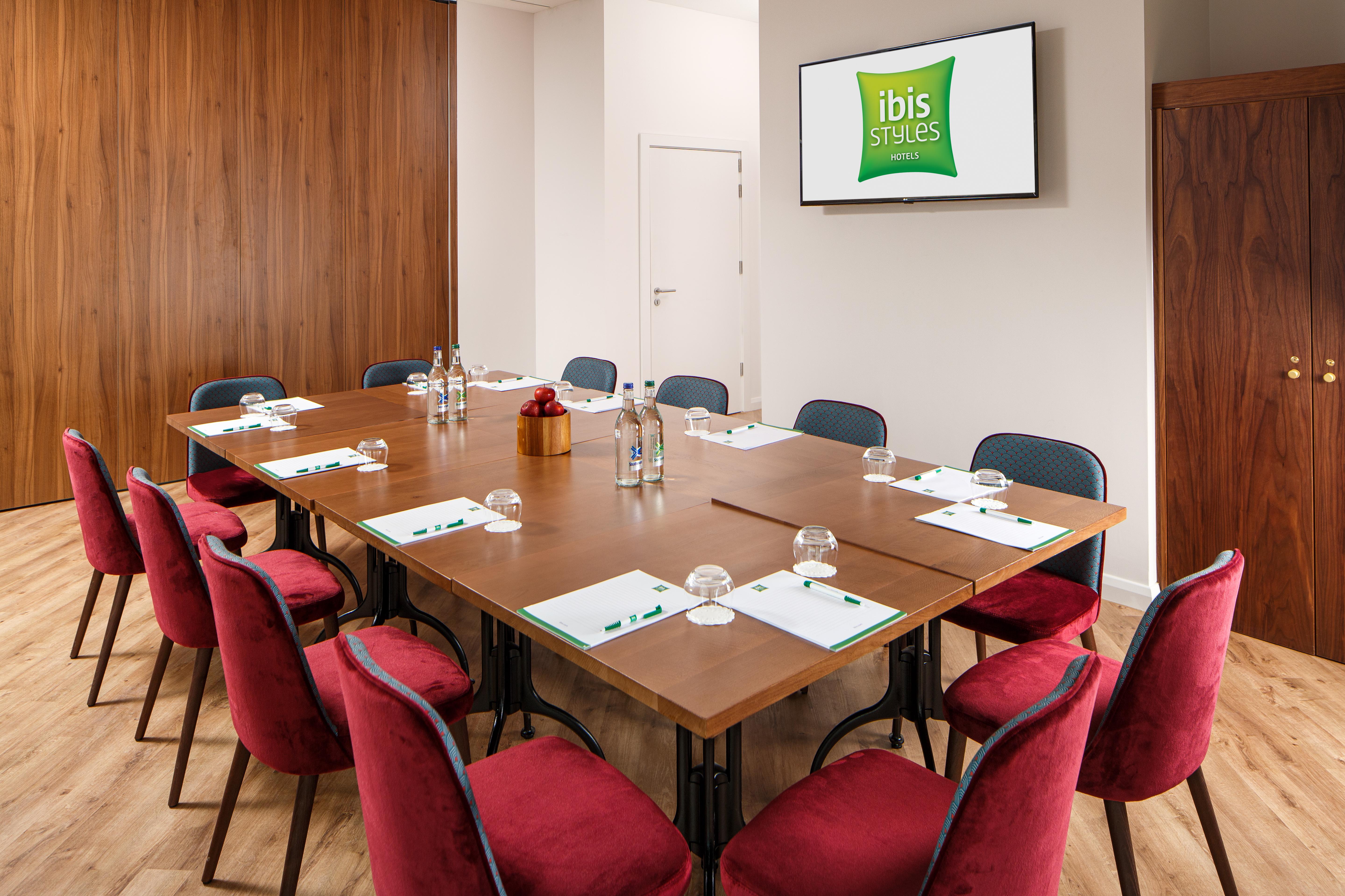 Ibis Styles London Heathrow East Hotell Hounslow Exteriör bild